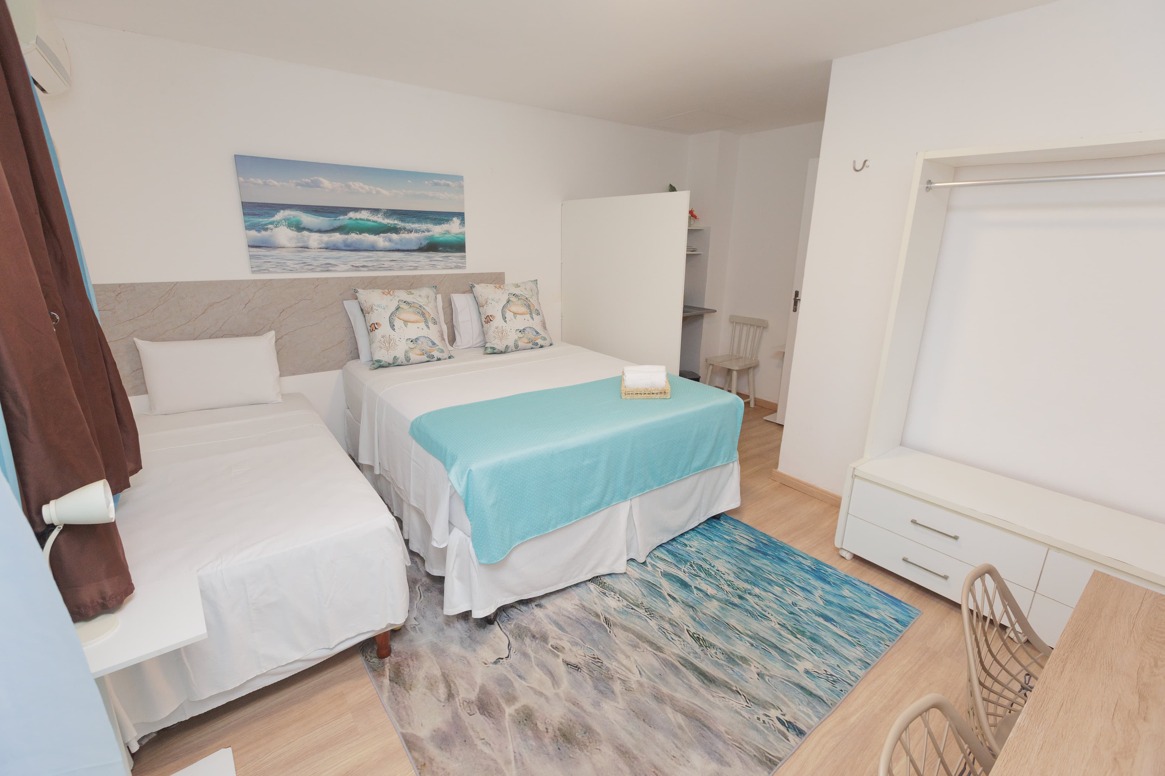 Quarto da Casa da Adriana — banheiro e amenidades